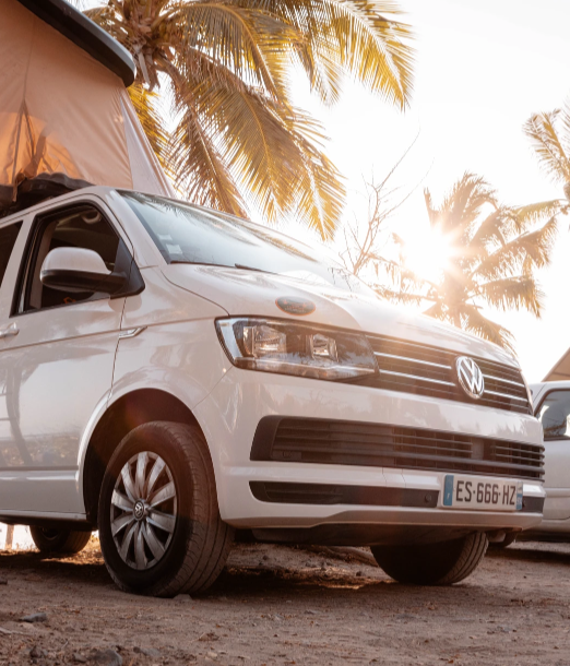 Le van aménagé, pour profiter des couchers et levers de soleil de la Réunion...